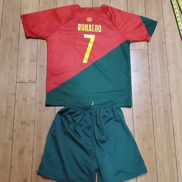 Kids Soccer Matching Set - Red and Green - Picture 7 of 7